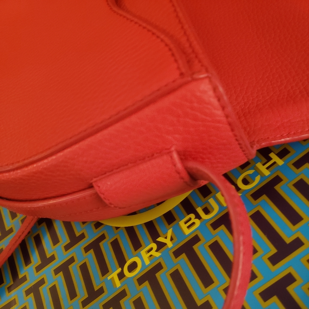 Tory Burch T-Serif Saddlebag Red Pebbled - Picture 2 of 10